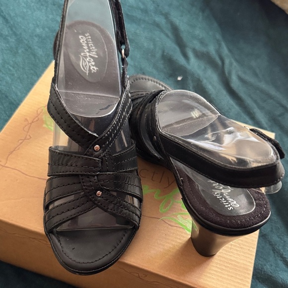 Elegant Black Leather Heels - Picture 6 of 13